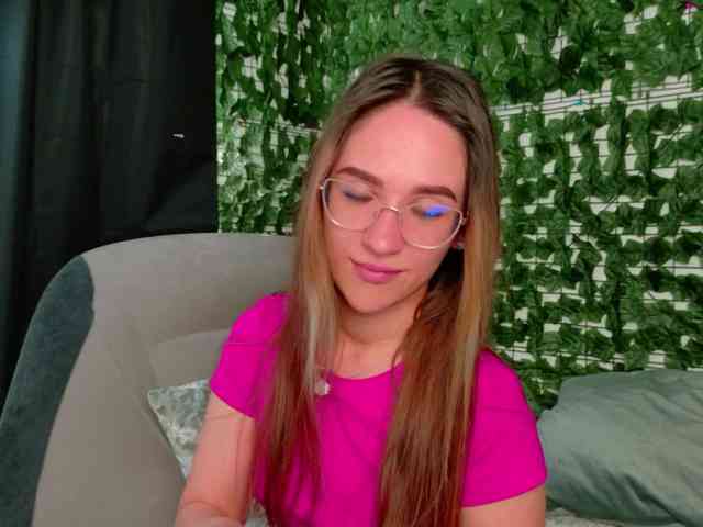 NicoleIris webcam