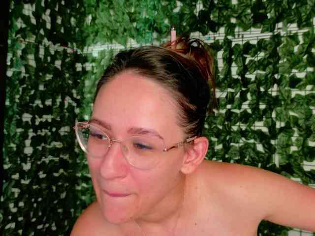 NicoleIris webcam