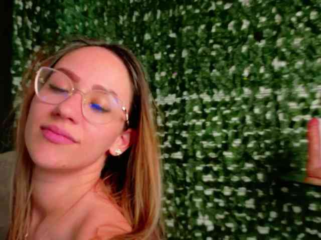 NicoleIris webcam