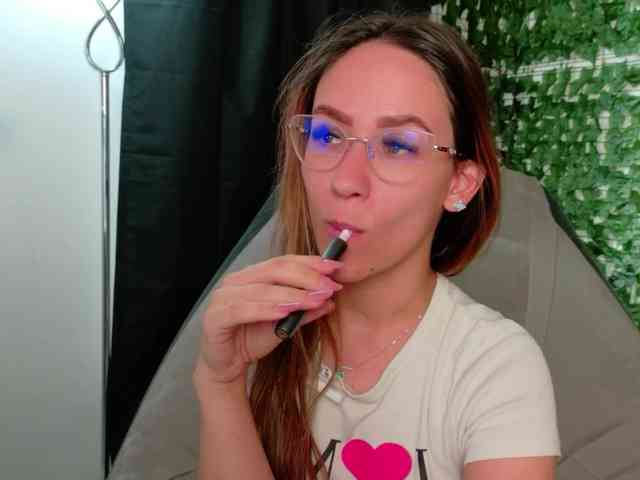 NicoleIris webcam