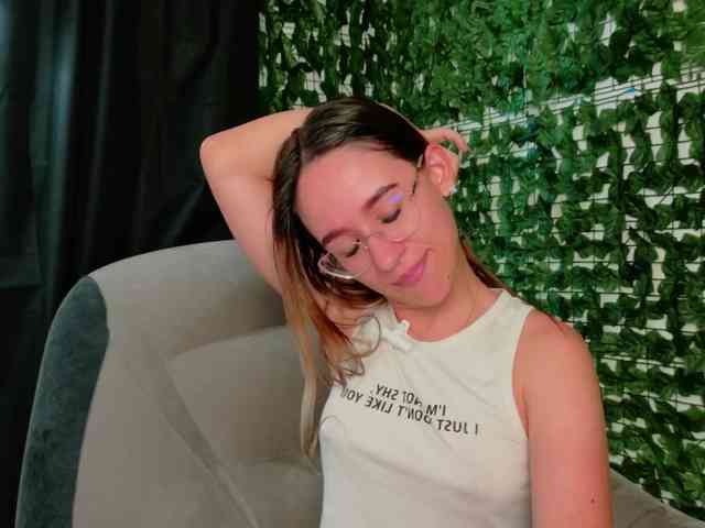 NicoleIris webcam