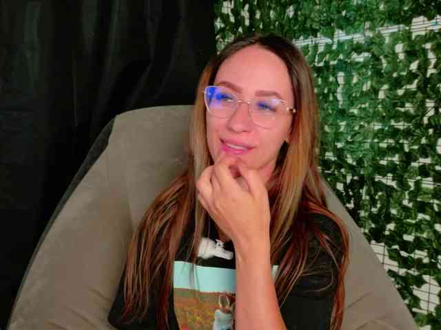 NicoleIris webcam