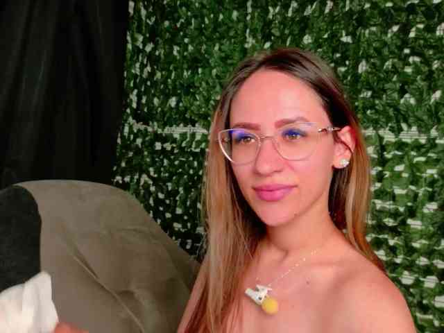 NicoleIris webcam