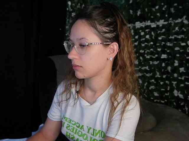 NicoleIris webcam