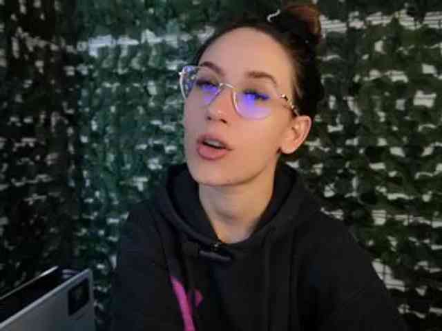 NicoleIris webcam