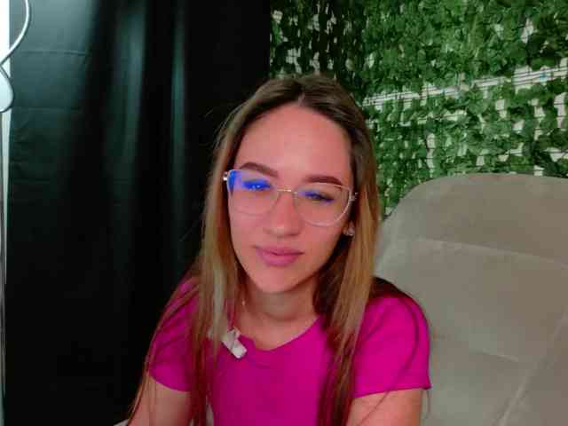 NicoleIris webcam
