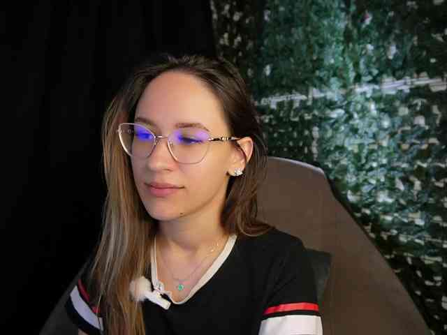 NicoleIris webcam