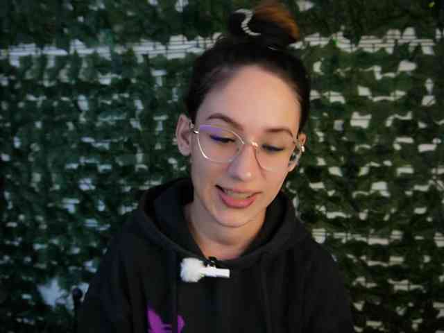 NicoleIris webcam