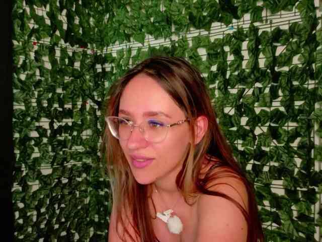 NicoleIris webcam