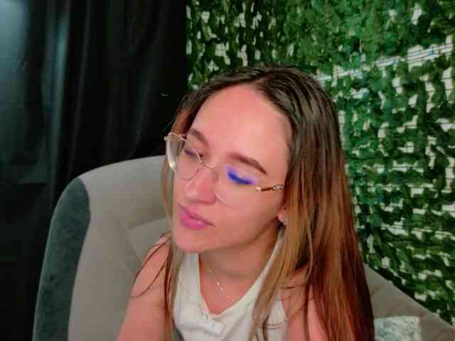 NicoleIris webcam