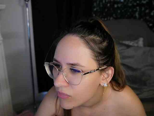 NicoleIris webcam