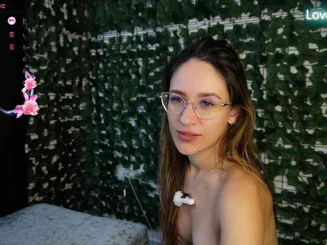 NicoleIris webcam