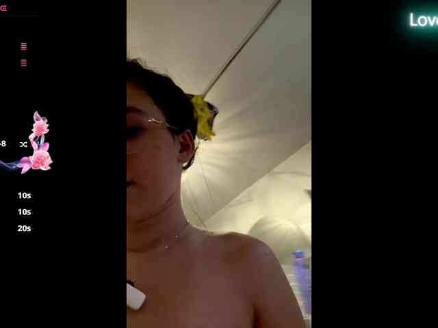 NicoleIris webcam
