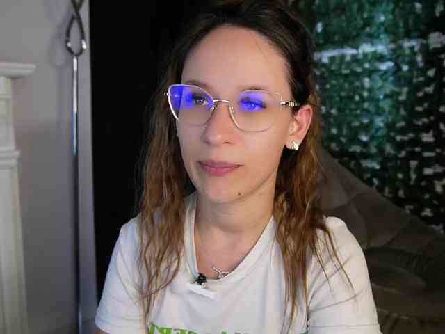 NicoleIris webcam