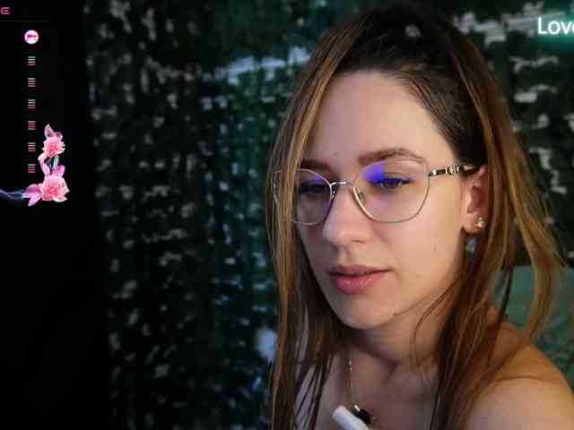 NicoleIris webcam