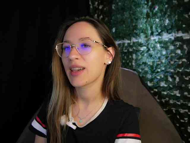 NicoleIris webcam
