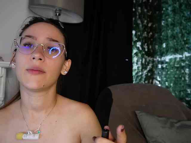 NicoleIris webcam