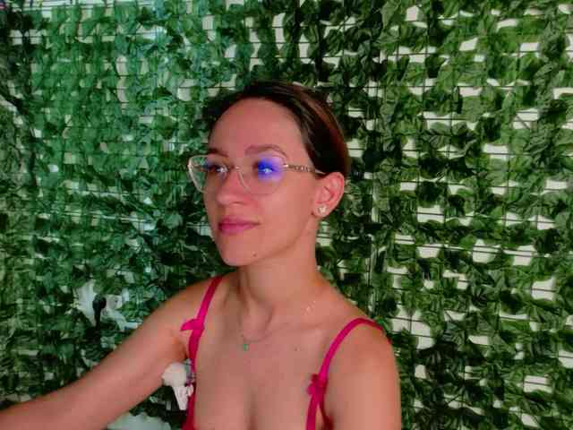 NicoleIris webcam