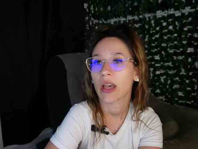 NicoleIris webcam