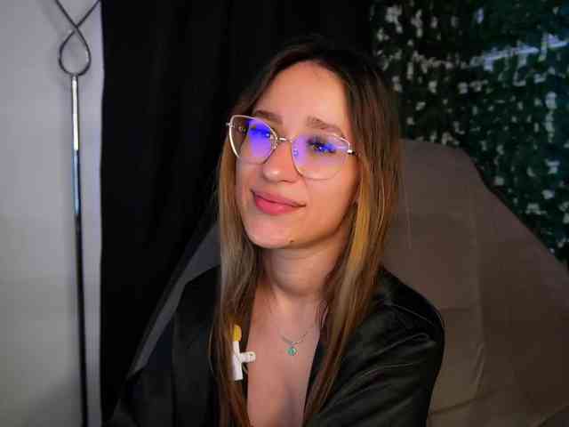 NicoleIris webcam