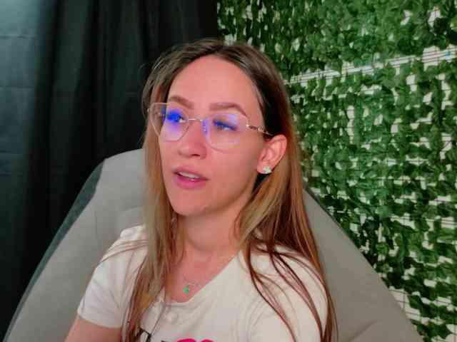 NicoleIris webcam