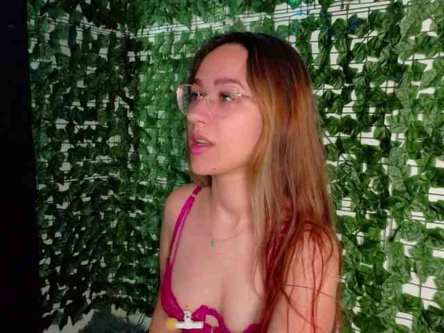 NicoleIris webcam