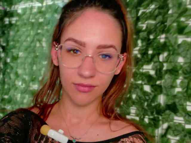NicoleIris webcam