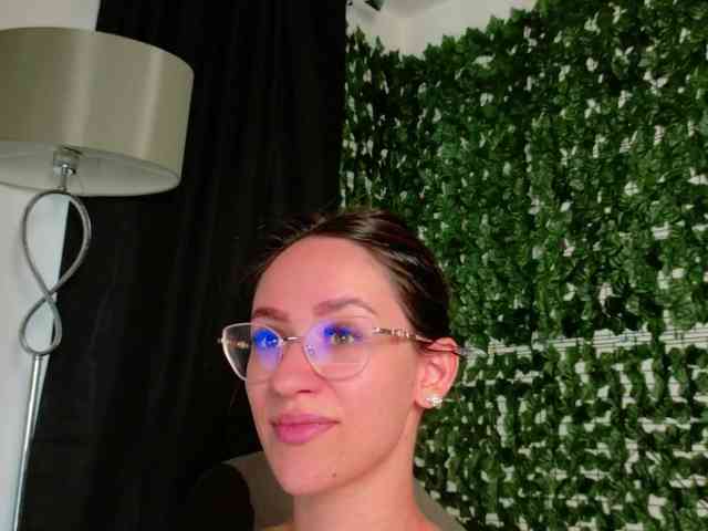 NicoleIris webcam