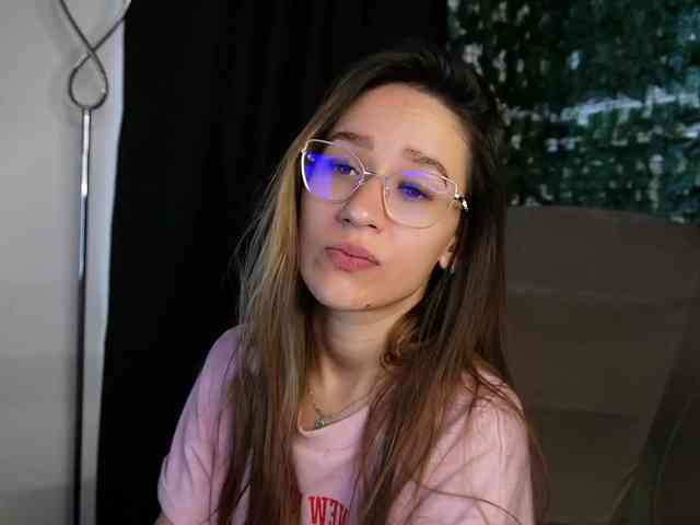 NicoleIris webcam