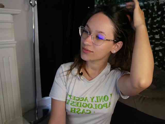 NicoleIris webcam