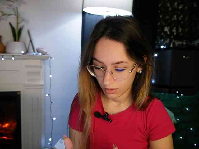 NicoleIris webcam