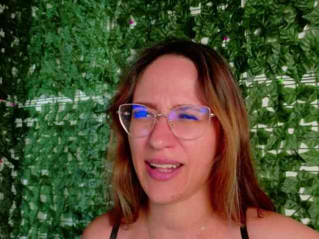 NicoleIris webcam