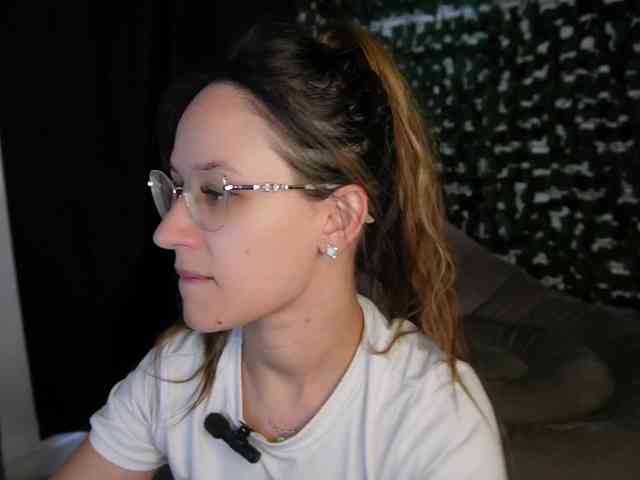 NicoleIris webcam