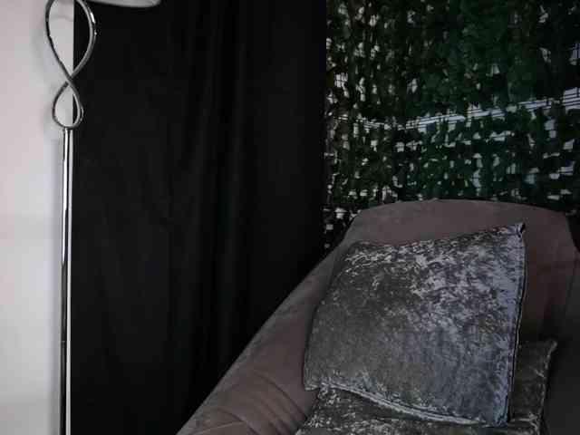 NicoleIris webcam