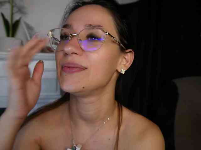 NicoleIris webcam