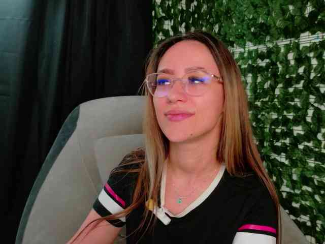 NicoleIris webcam