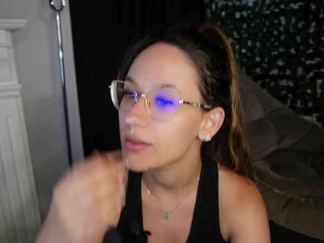 NicoleIris webcam