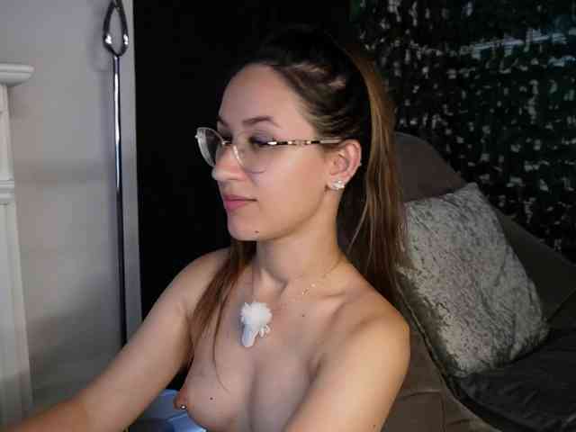 NicoleIris webcam