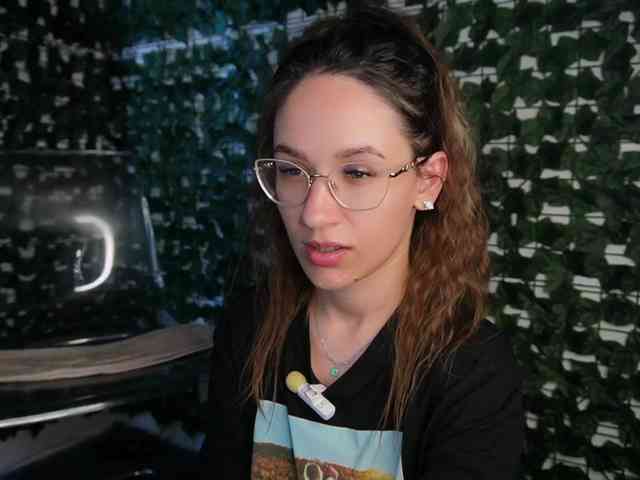 NicoleIris webcam