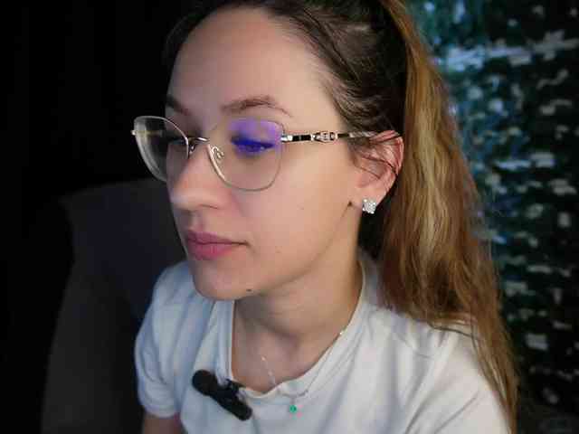 NicoleIris webcam