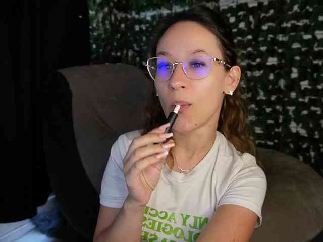 NicoleIris webcam