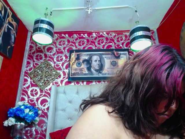 LISABROWNS live cam preview