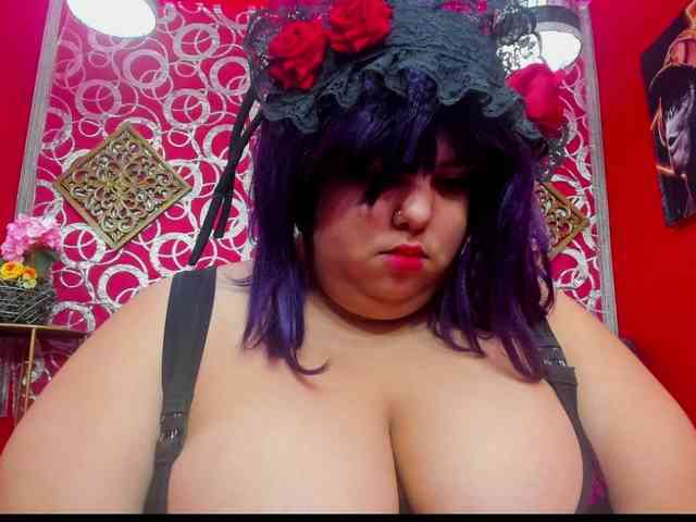 LISABROWNS webcam