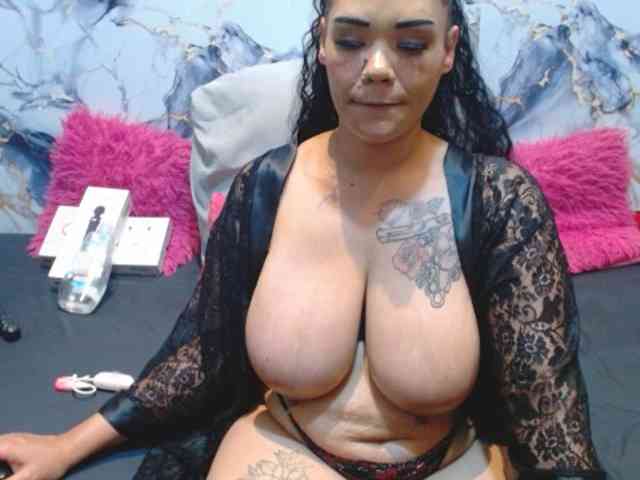 SexyPradaxx11 webcam