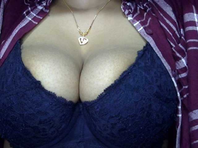 lima11 live cam on BongaCams