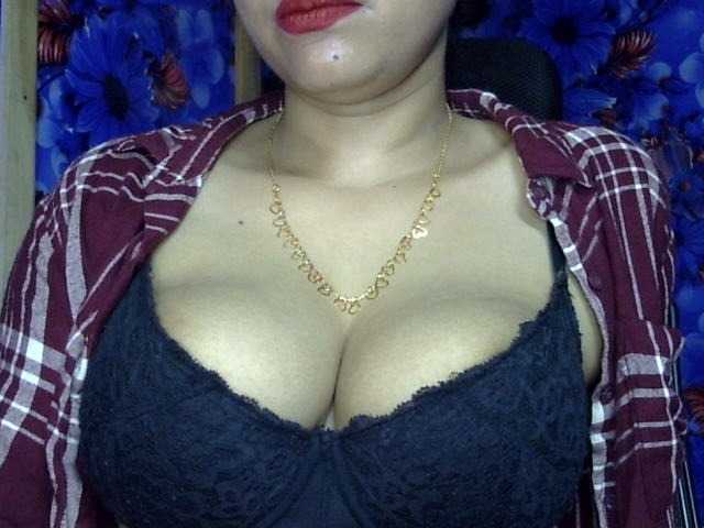 lima11 live cam on BongaCams
