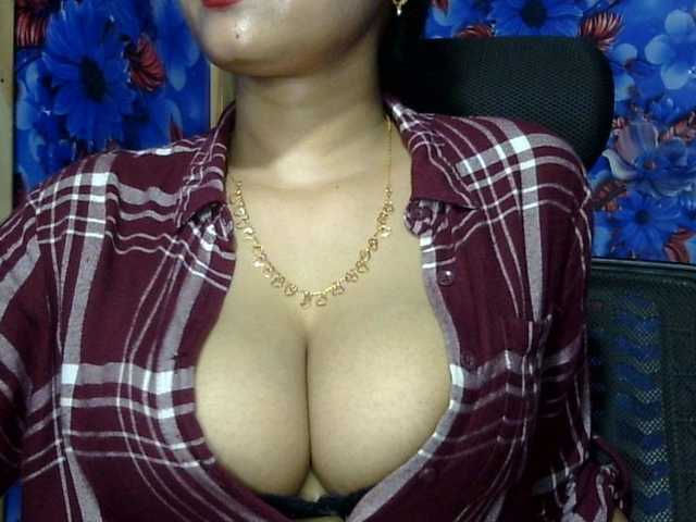 le modèle Nusrat-Mimi est en webcam porno dans un show sur le site bongacams, il possède les tags suivants: Indian,Brunette,Trimmed