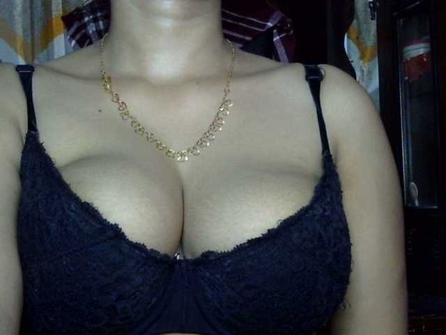 lima11 live cam on BongaCams