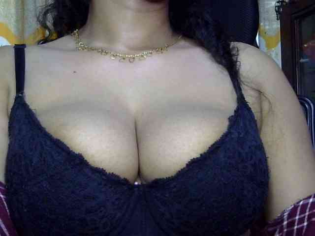 Nusrat-mimi's live stream