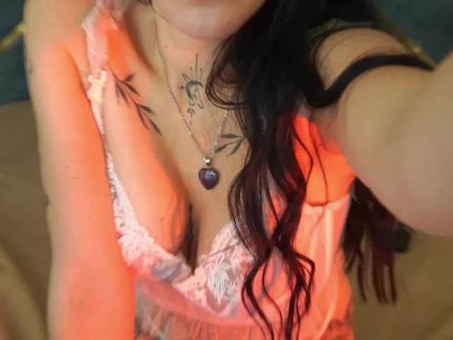 NikkiGold live cam